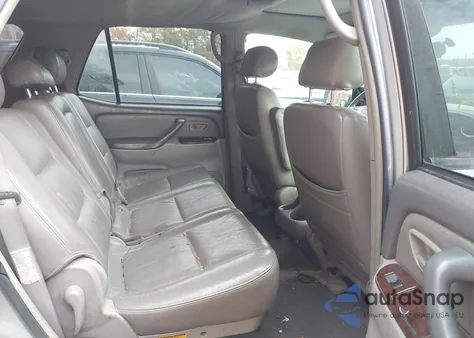 2002 Toyota Sequoia Sr5 V8 z USA, uszkodzony, nr VIN 5TDBT44AX2S075282